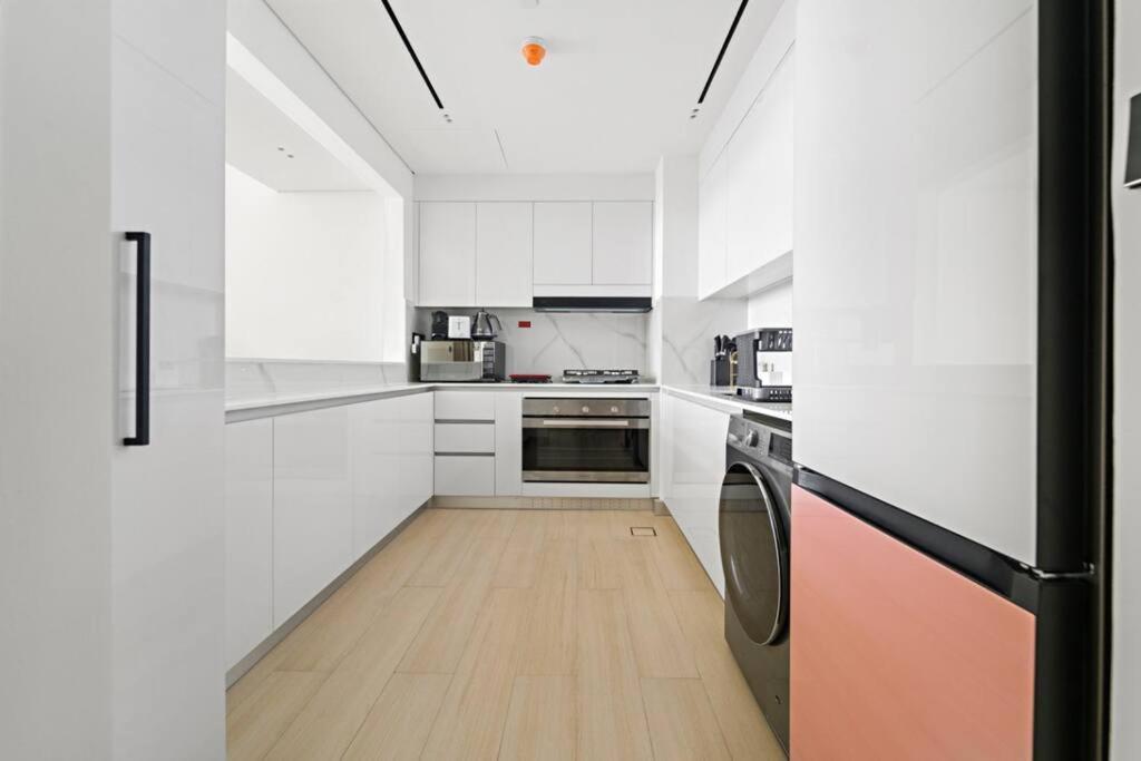 Modern 2 Bedroom In Family Community Apartment Dubai