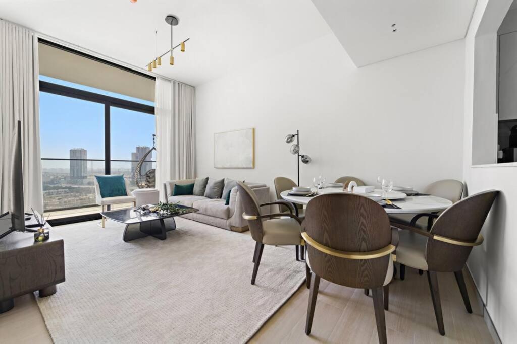 Modern 2 Bedroom In Family Community Apartment