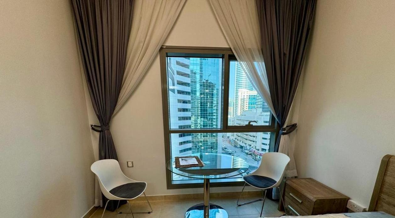 Stylish Marina Apartment *