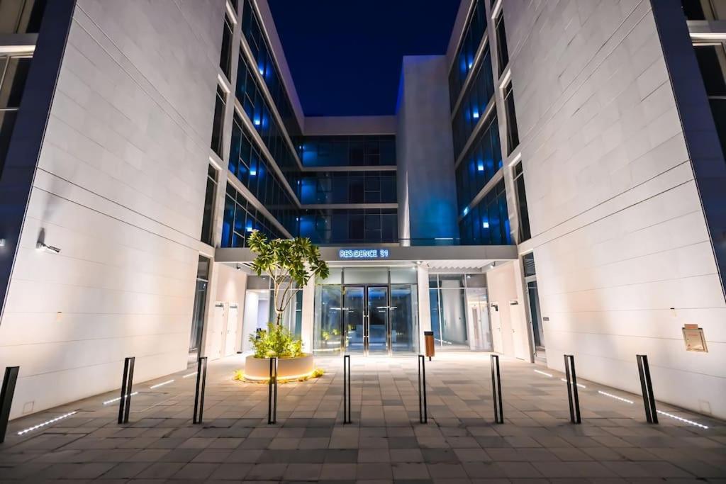 1br W Exclusive Lagoon Access In District One Meydan Dubai