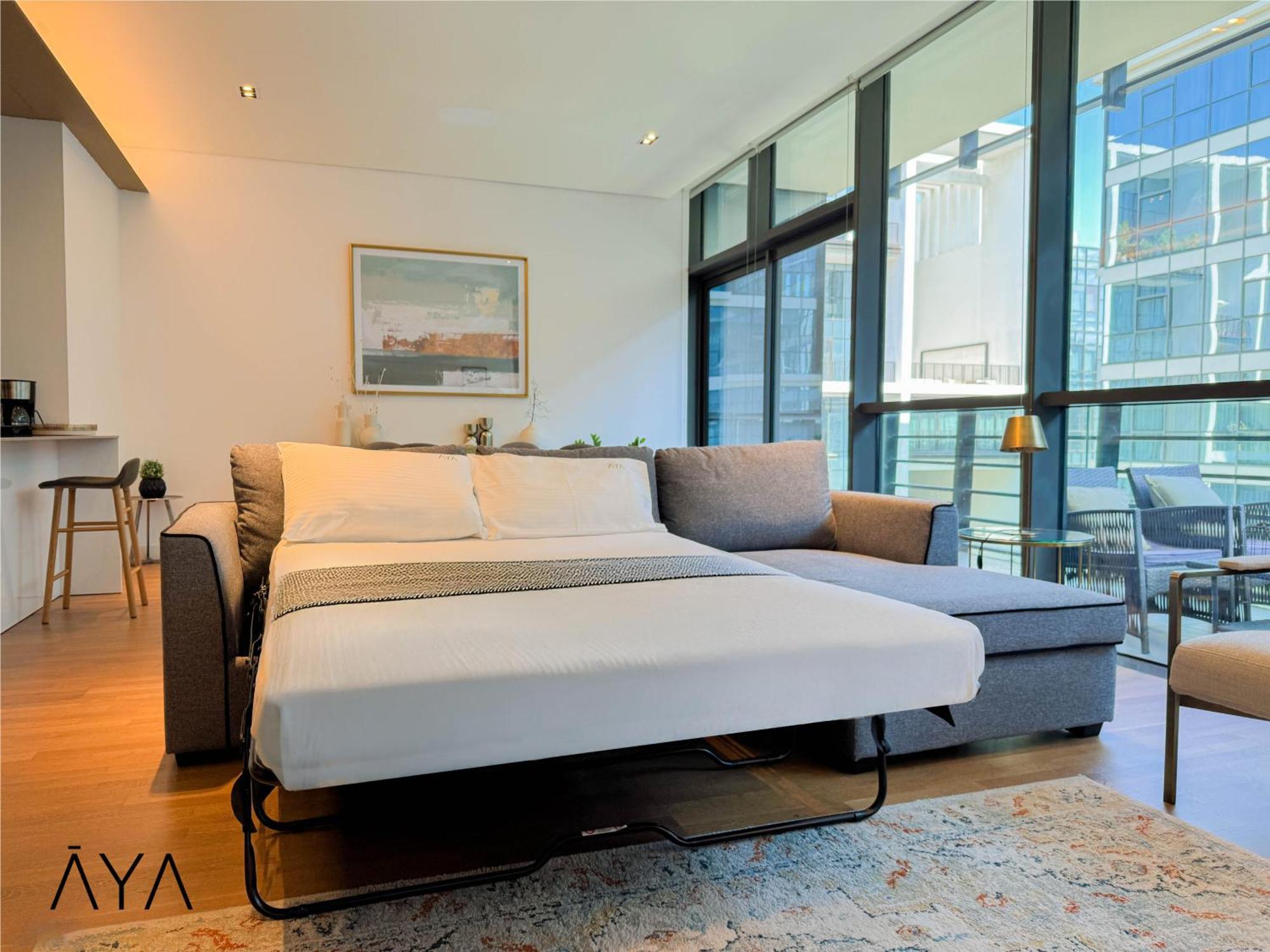 Luxury With Pool, Patio & Gym In Walk