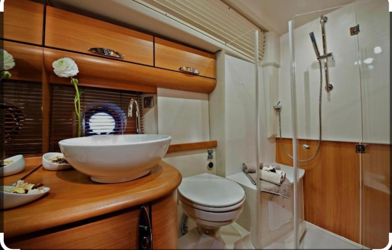 Yacht Experience - Stella Romana Botel Dubai