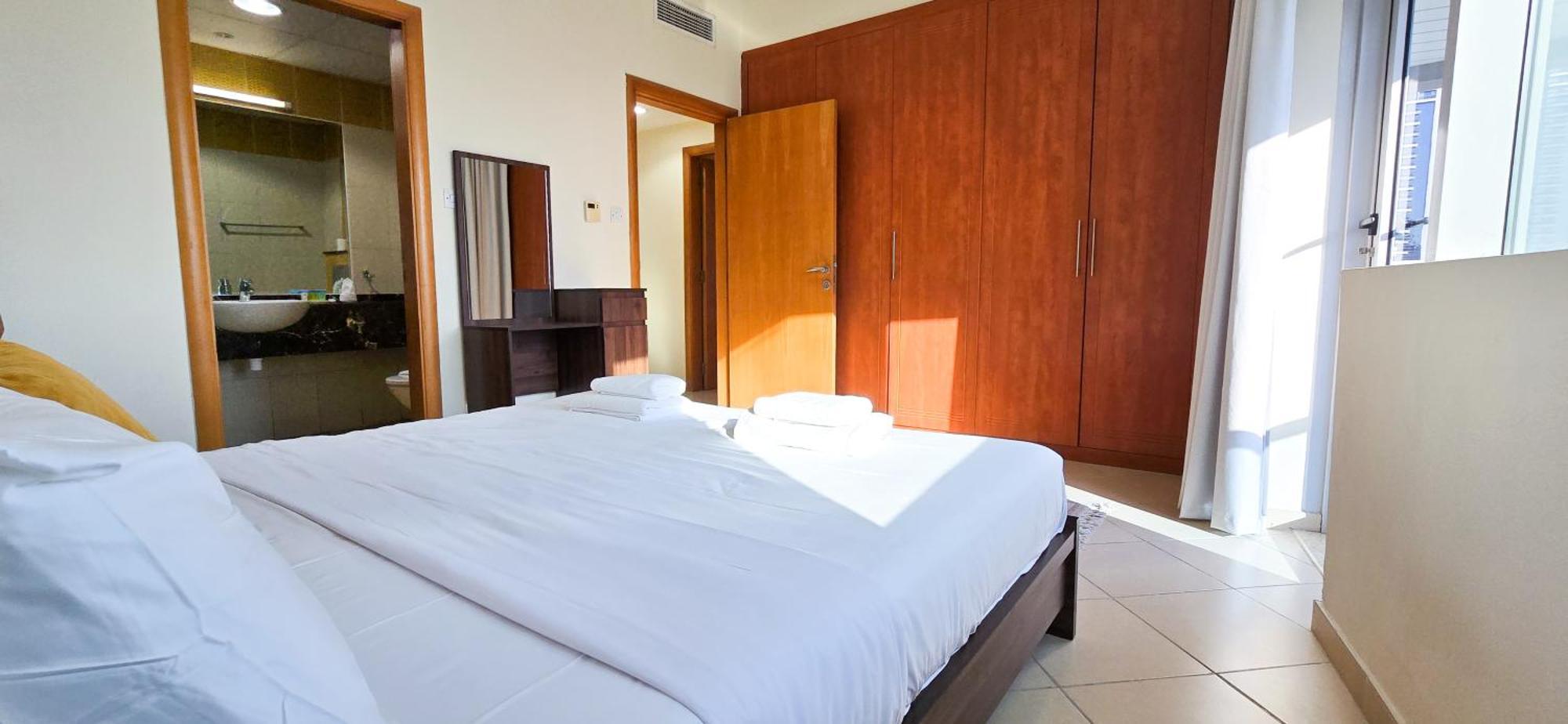 Spacious 2 Bed At Marina High Floor * Dubai