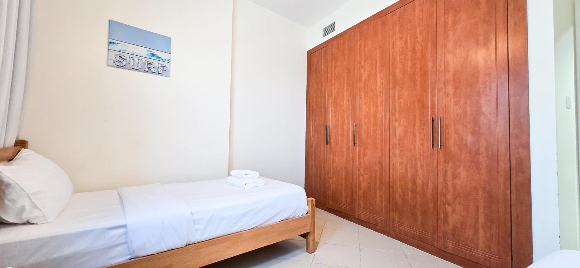 Spacious 2 Bed At Marina High Floor Apartment *