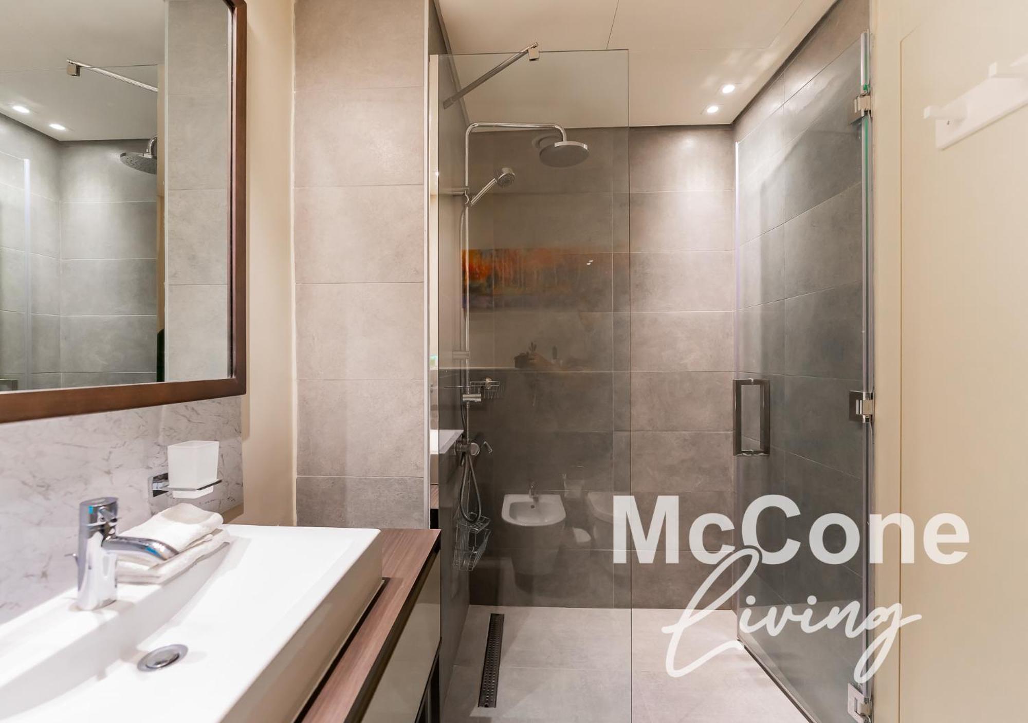 Modern Space With Free Wifi & Parking Apartment *