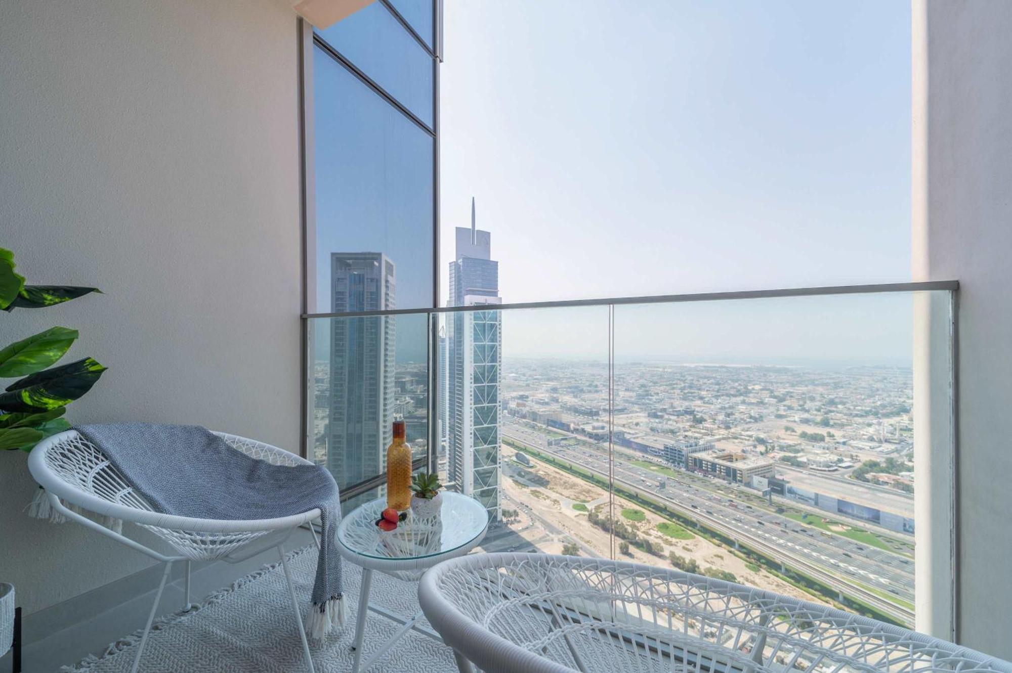 Frank Porter - Tower 1 * Dubai