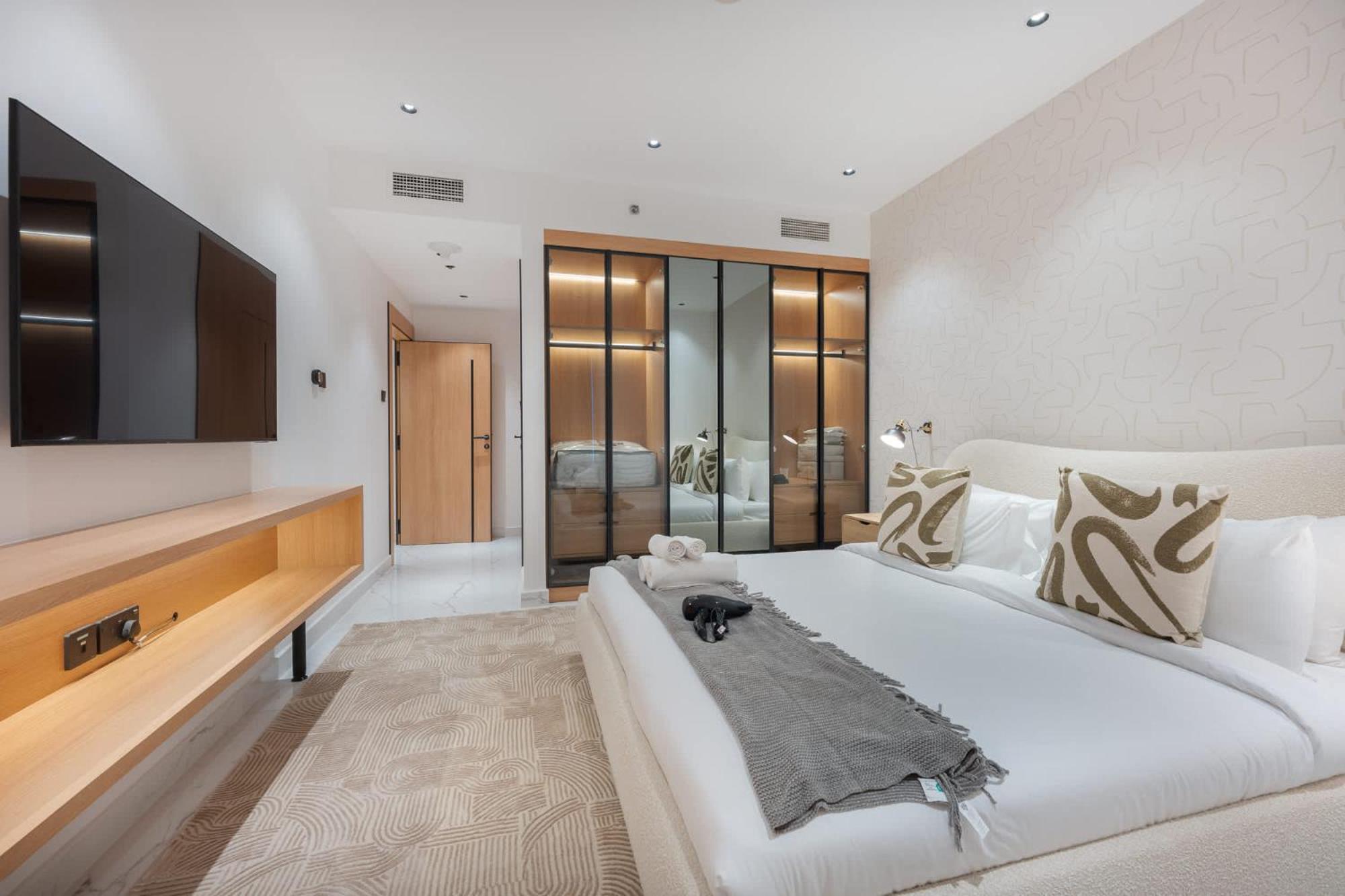 Apartment Luxurious 2-bedrooms At Princess Tower With Stunning Marina Views!