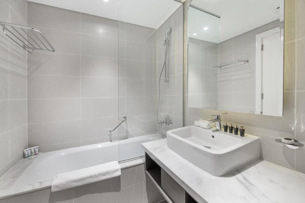 Sleek Studio Perfect For 2 In Business Bay *
