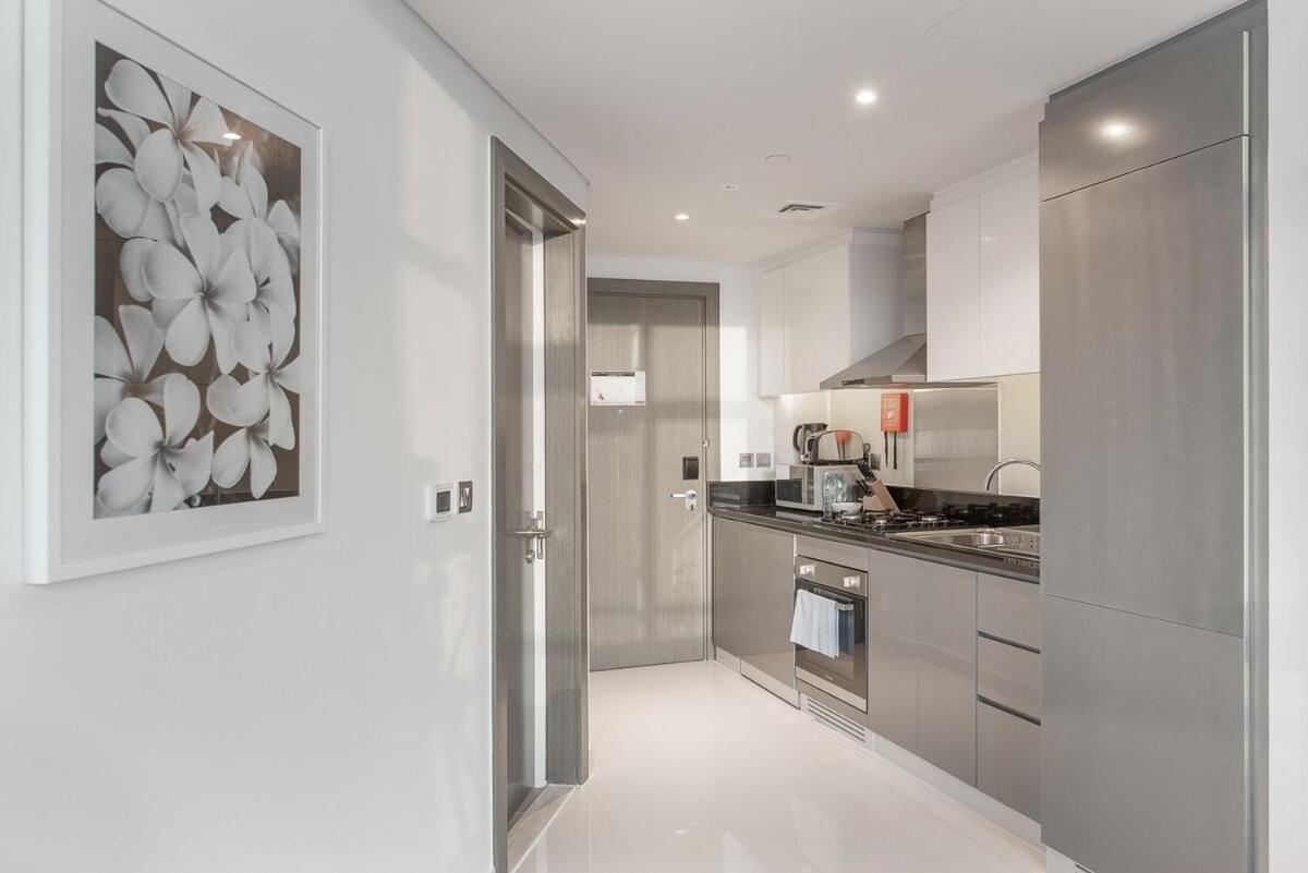 Sleek Studio Perfect For 2 In Business Bay Apartment