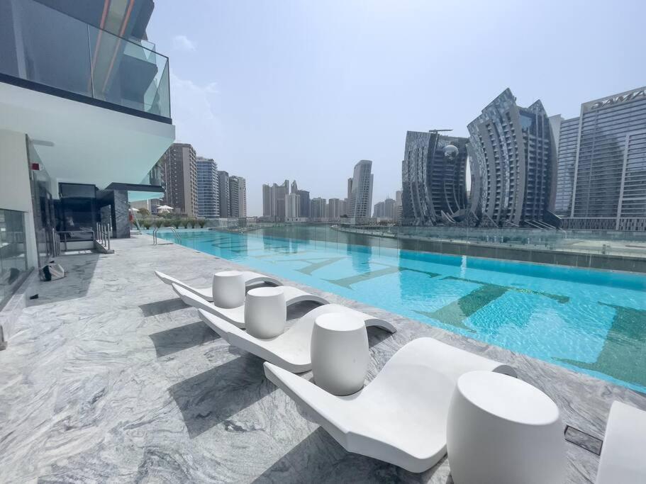 Premium 2 Bedroom With Stunning Burj Khalifa View Apartment *