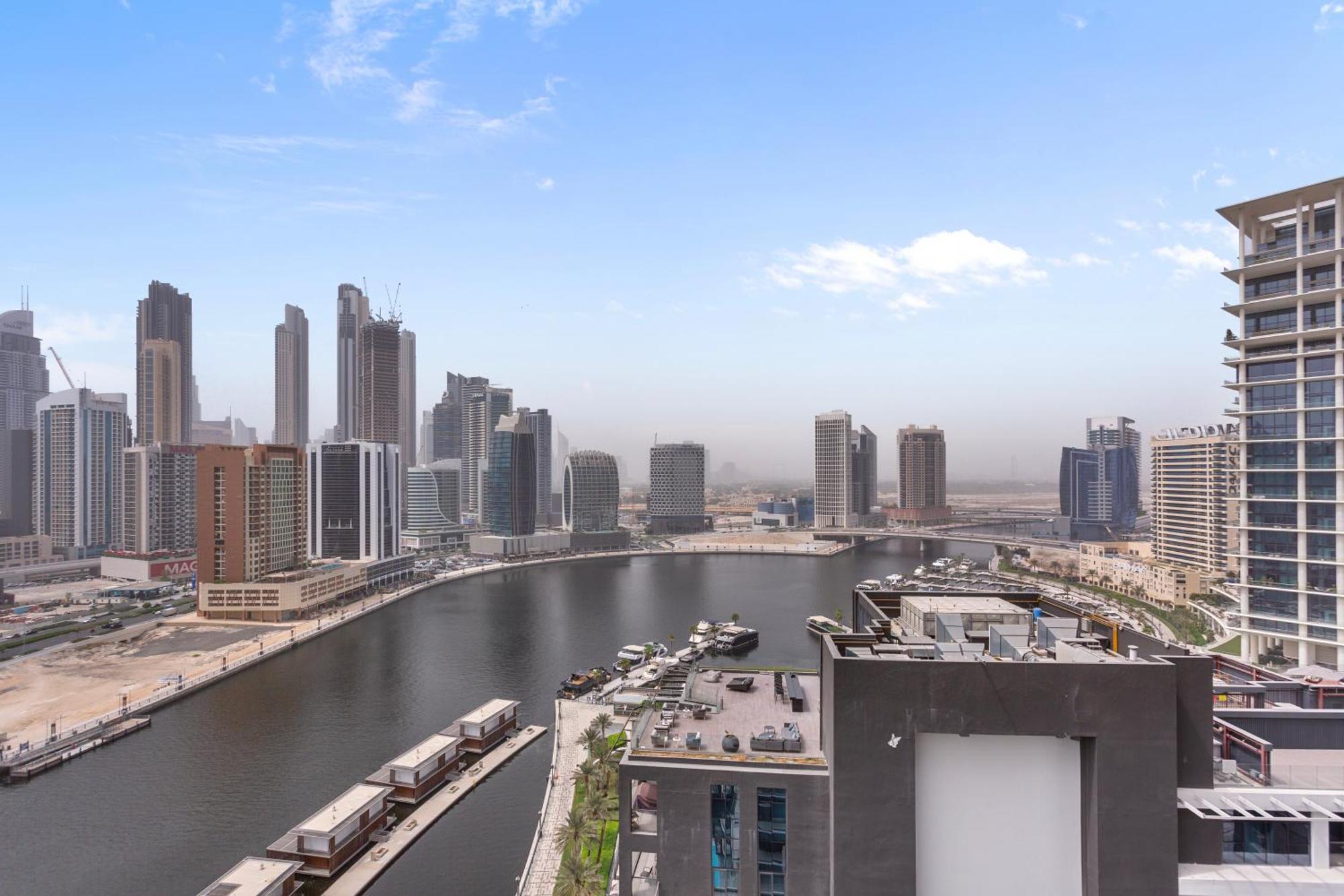 Premium 2 Bedroom With Stunning Burj Khalifa View *