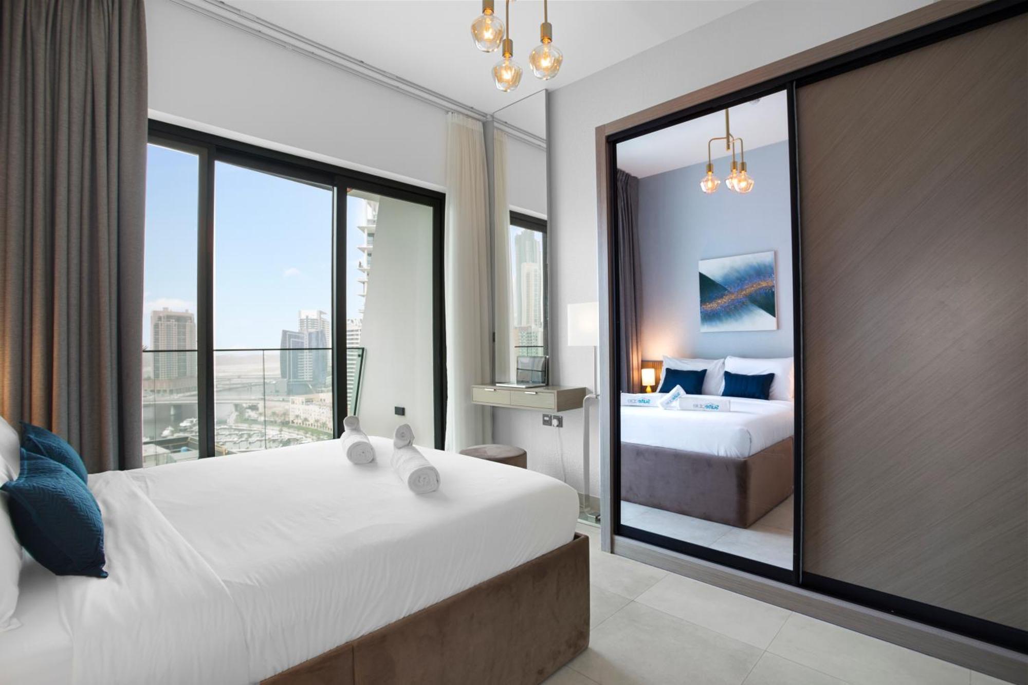 Premium 2 Bedroom With Stunning Burj Khalifa View Apartment *