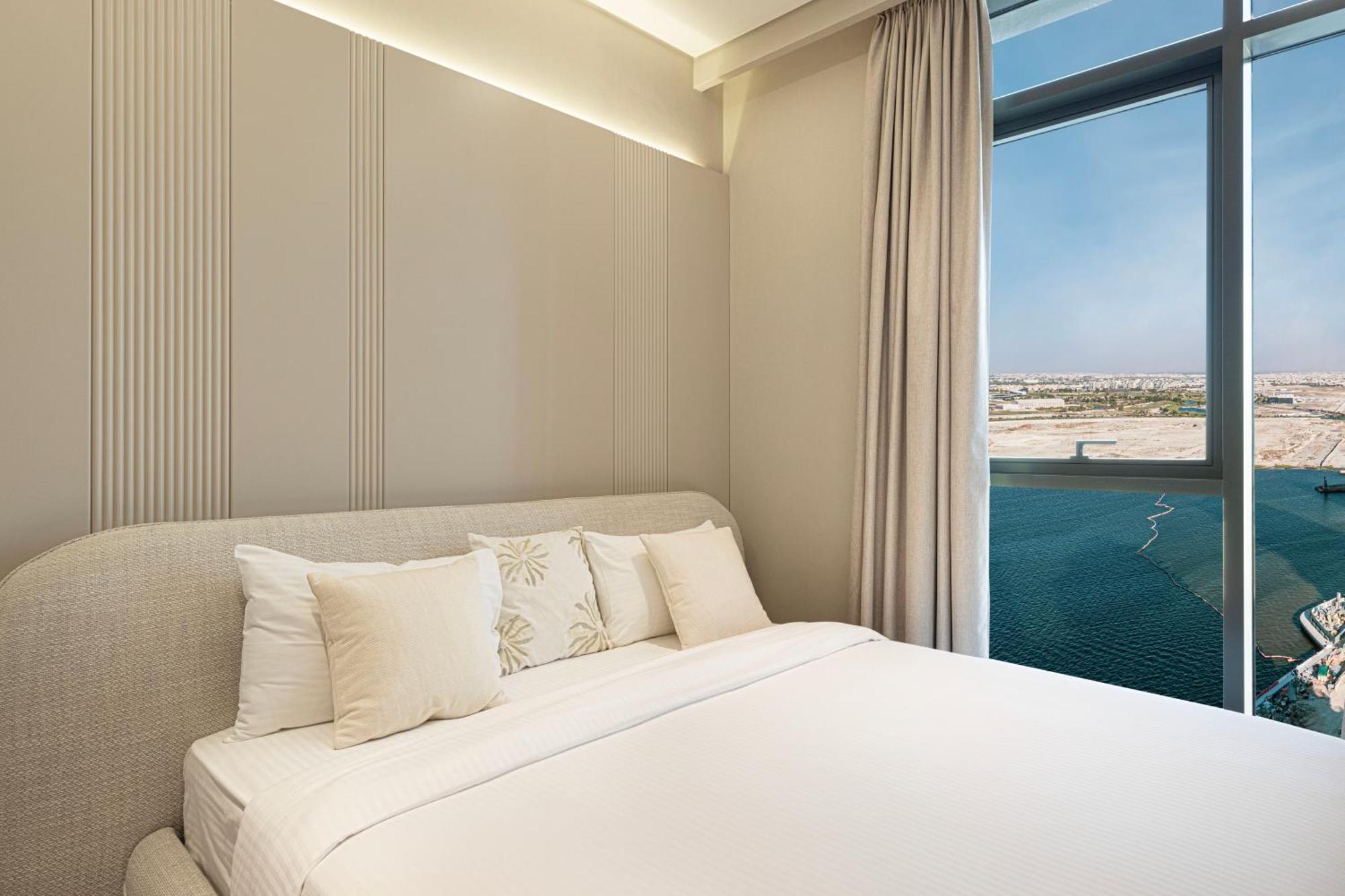 Luxury 2-bedroom With Spectacular Sea Views *