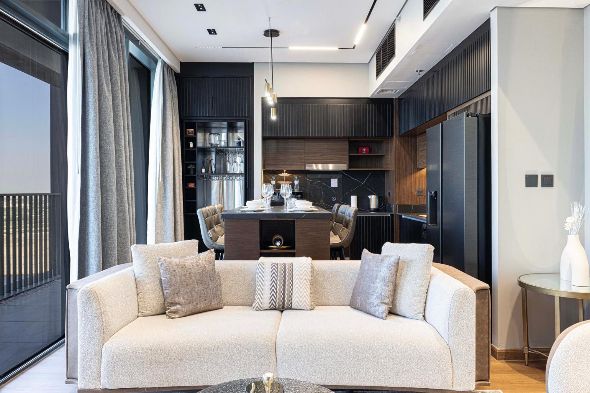 Luxury 2-bedroom With Spectacular Sea Views *