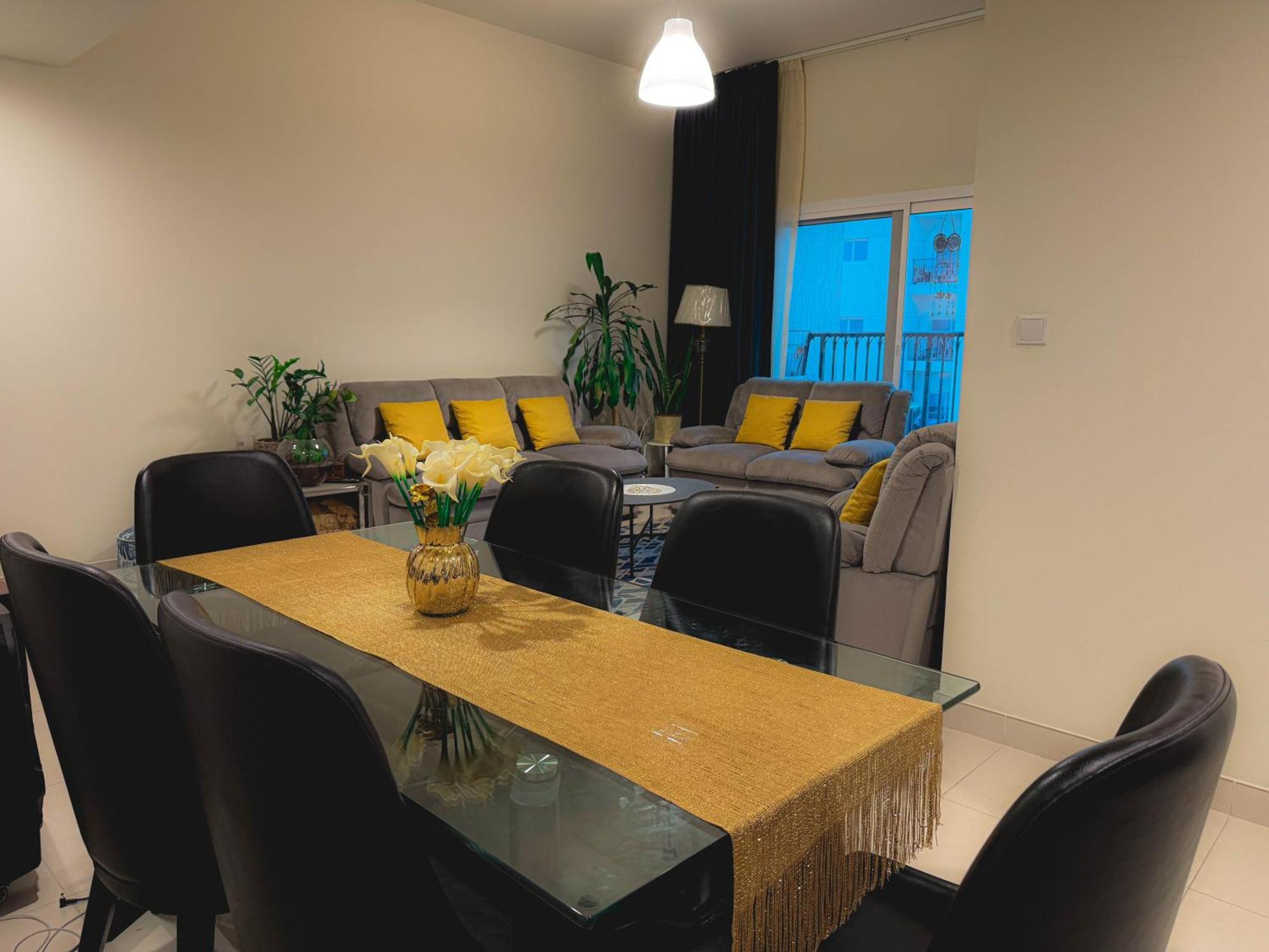 Modern Space In Prime Location Homestay Dubai