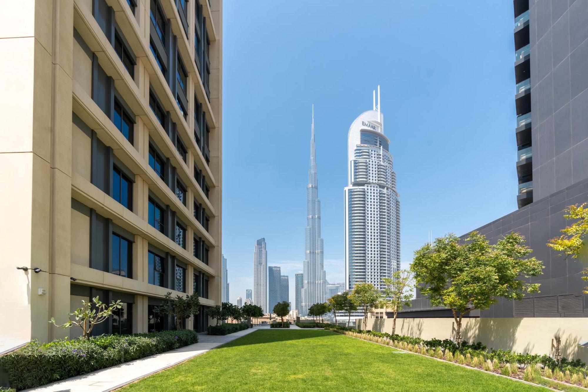 Burj Royal - Across Mall & Burj Khalifa *