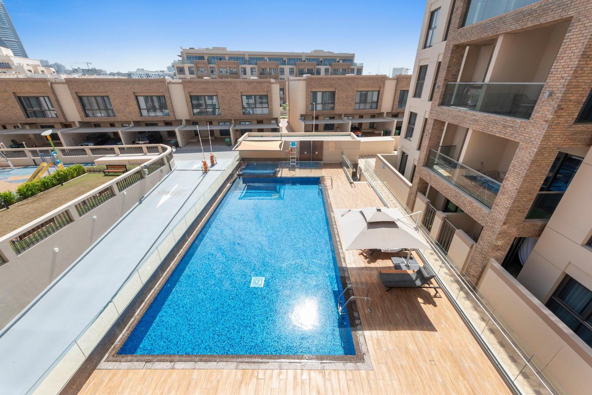 Chic 1br With Pool And Gym Access Dubai