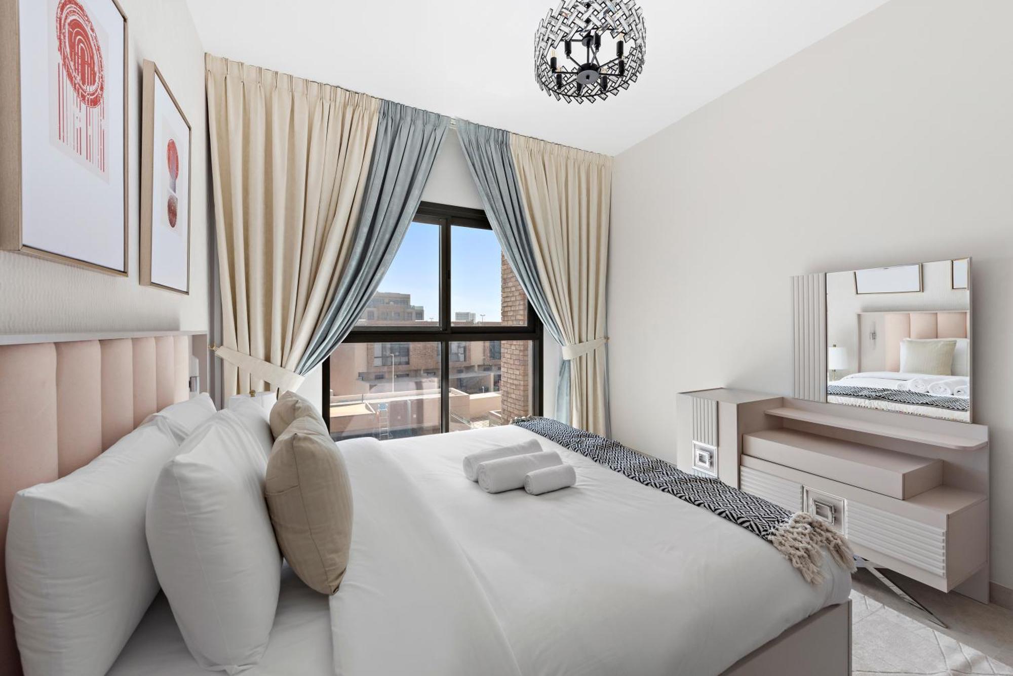 Chic 1br With Pool And Gym Access