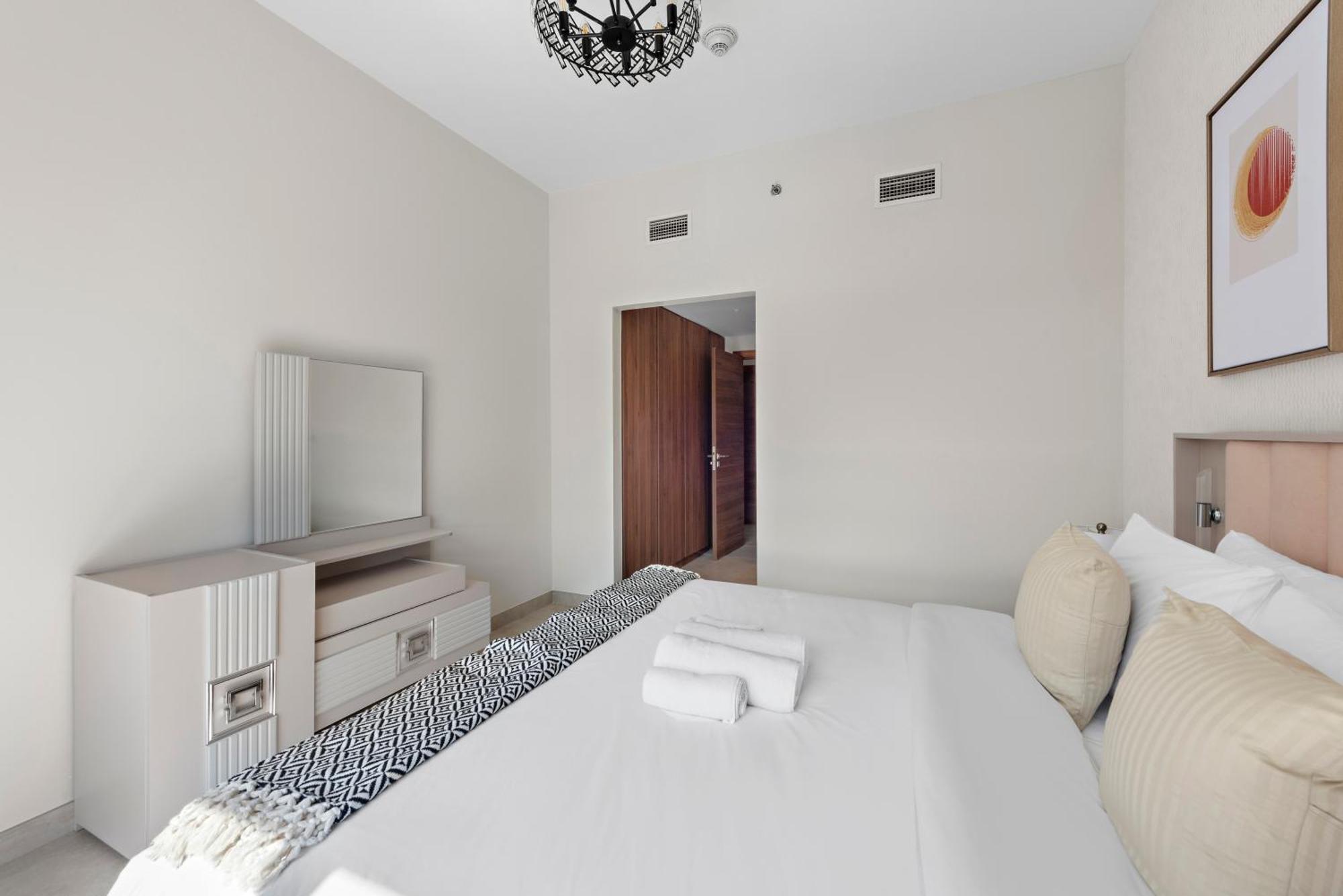 Chic 1br With Pool And Gym Access Dubai