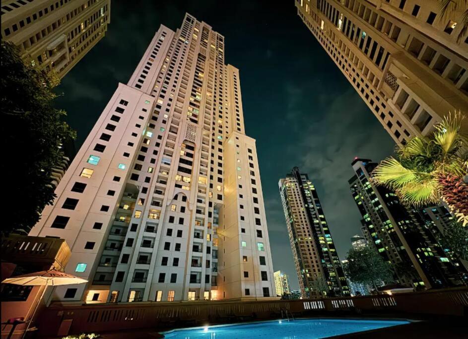 Apartamento First Class 4br Cozy Jumeirah Retreat