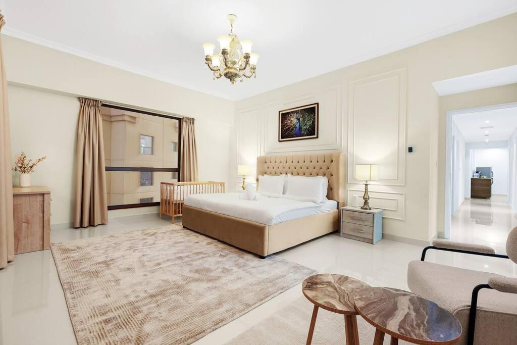 Apartamento First Class 4br Cozy Jumeirah Retreat