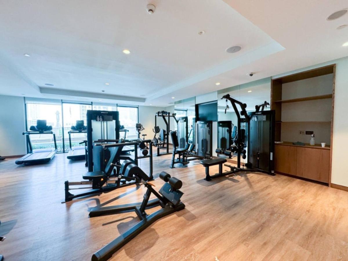Stylish 2 Bed With Stunning Burj Khalifa View In Downtown Apartment *