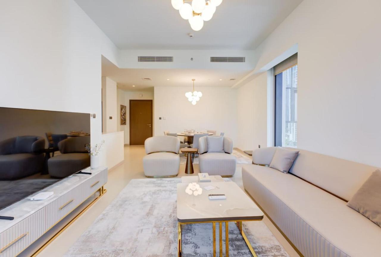 Stylish 2 Bed With Stunning Burj Khalifa View In Downtown *