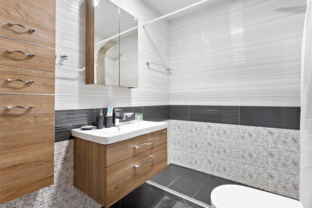 Modern Close To Metro *