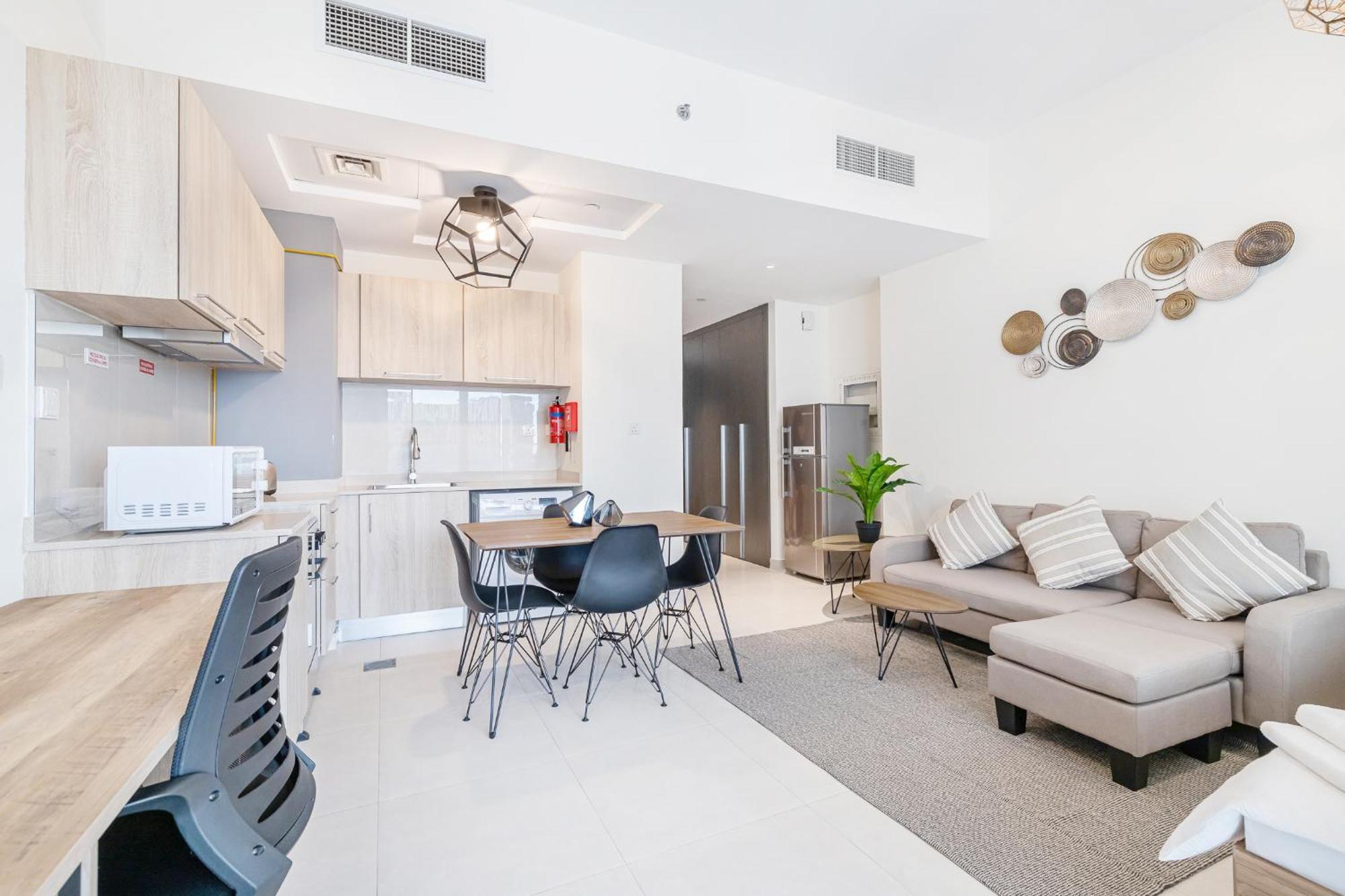 Modern Bright In Business Bay Apartment