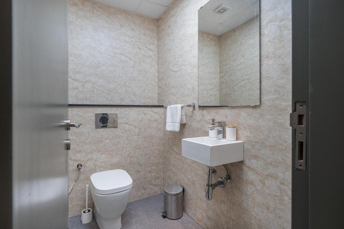 Spacious 2-bedroom With Marina Views In Dec Tower 2 *