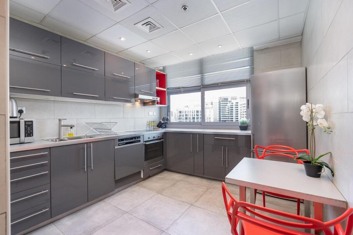 Spacious 2-bedroom With Marina Views In Dec Tower 2 Dubai