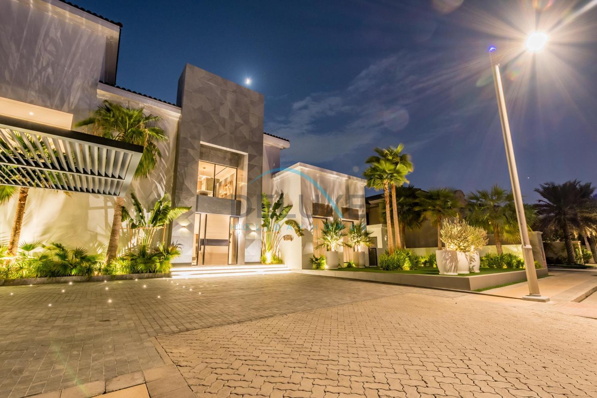 Exclusive 4br With 2 Assistant And Private Pool In Frond K, Palm Jumeirah By Deluxe Homes Dubai