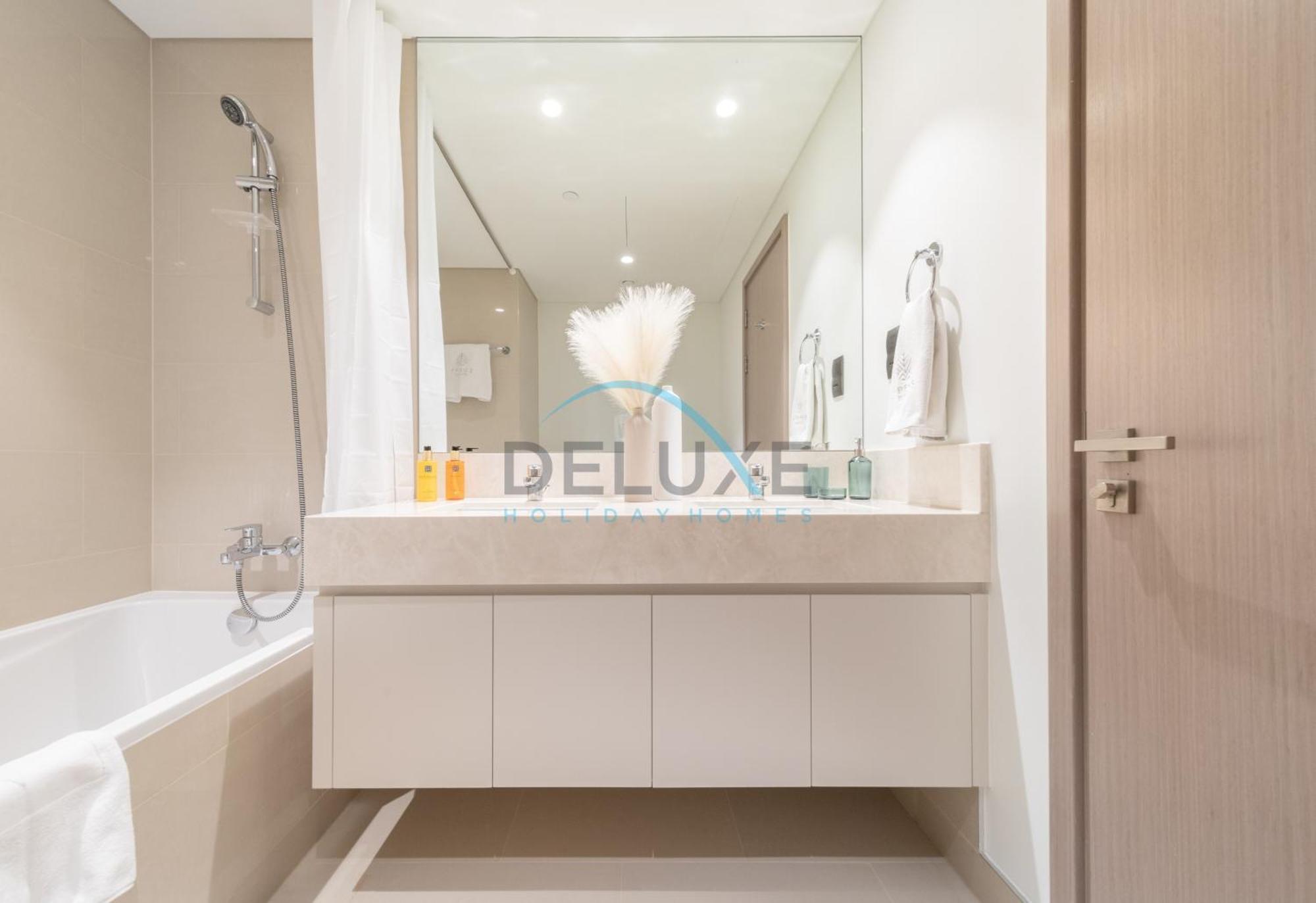 Lovely 2br At Act One Act Two Tower 1 Downtown By Deluxe Homes Dubai