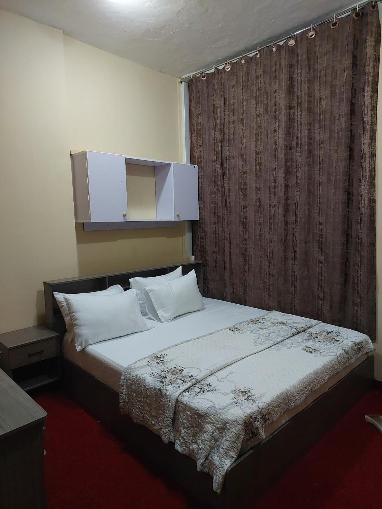 Benitah Capsule Hostel, Family And Partitions Apartamento Dubai