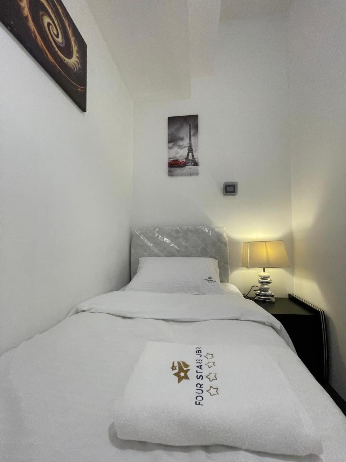 Four Stars Marina Jbr Dubai