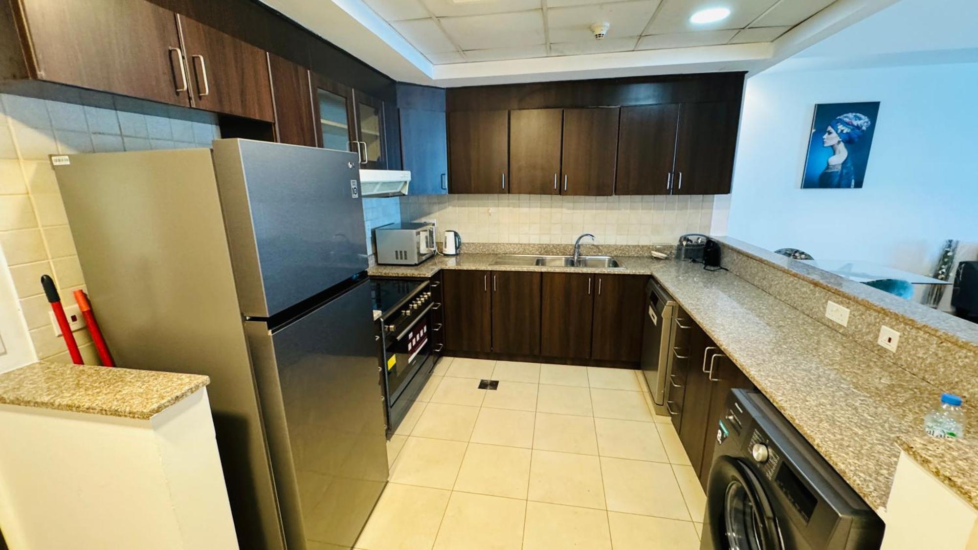 Very Spacious 2 Bedroom Modern Comfort In The Heart Of Dubai