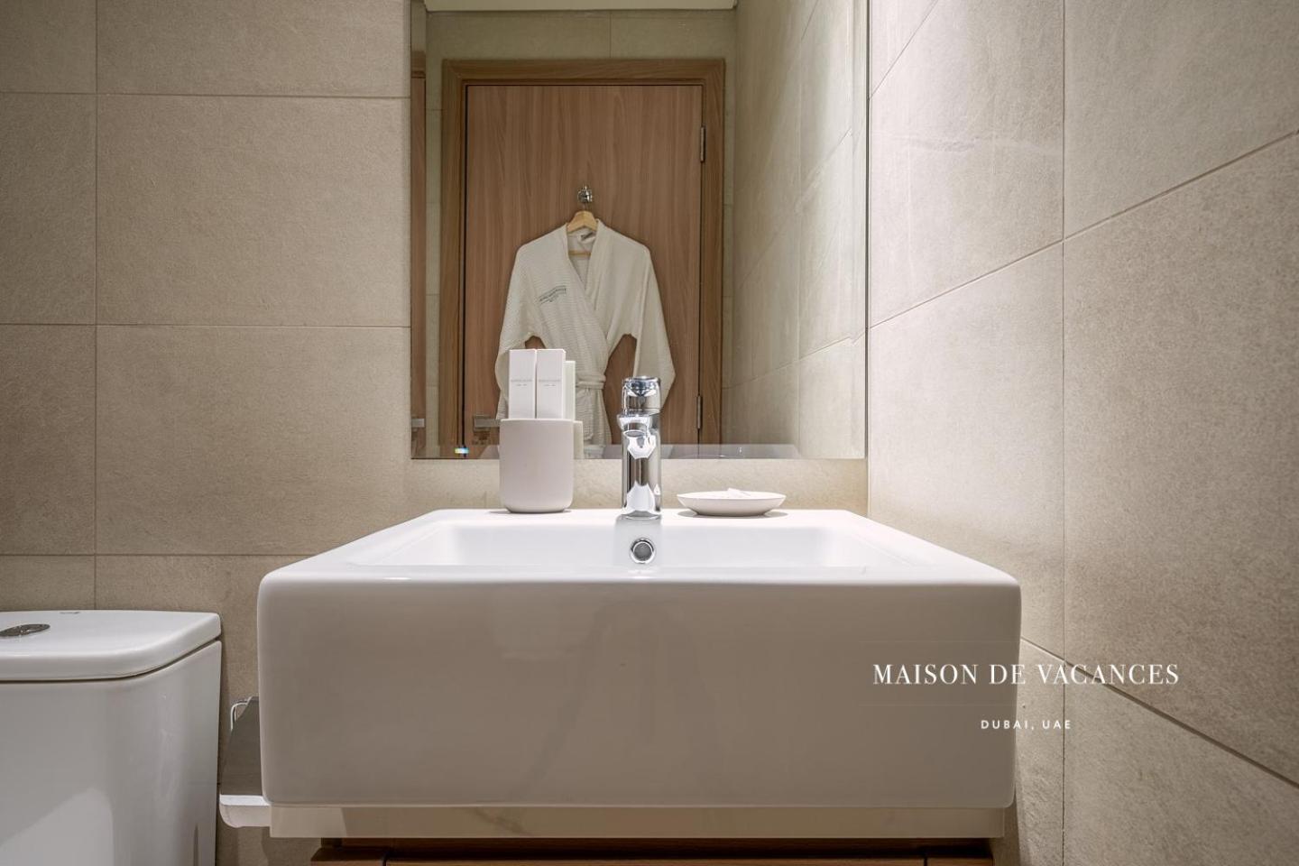 Stylish Getaway 10 Minutes To Mall Apartment Dubai