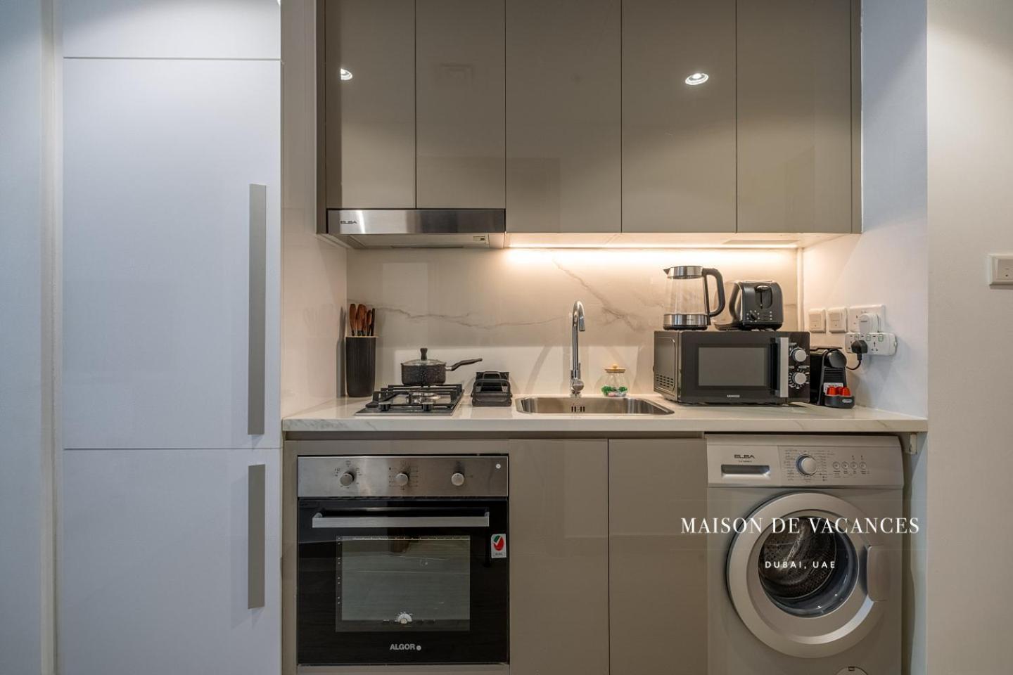 Stylish Getaway 10 Minutes To Mall Apartment Dubai