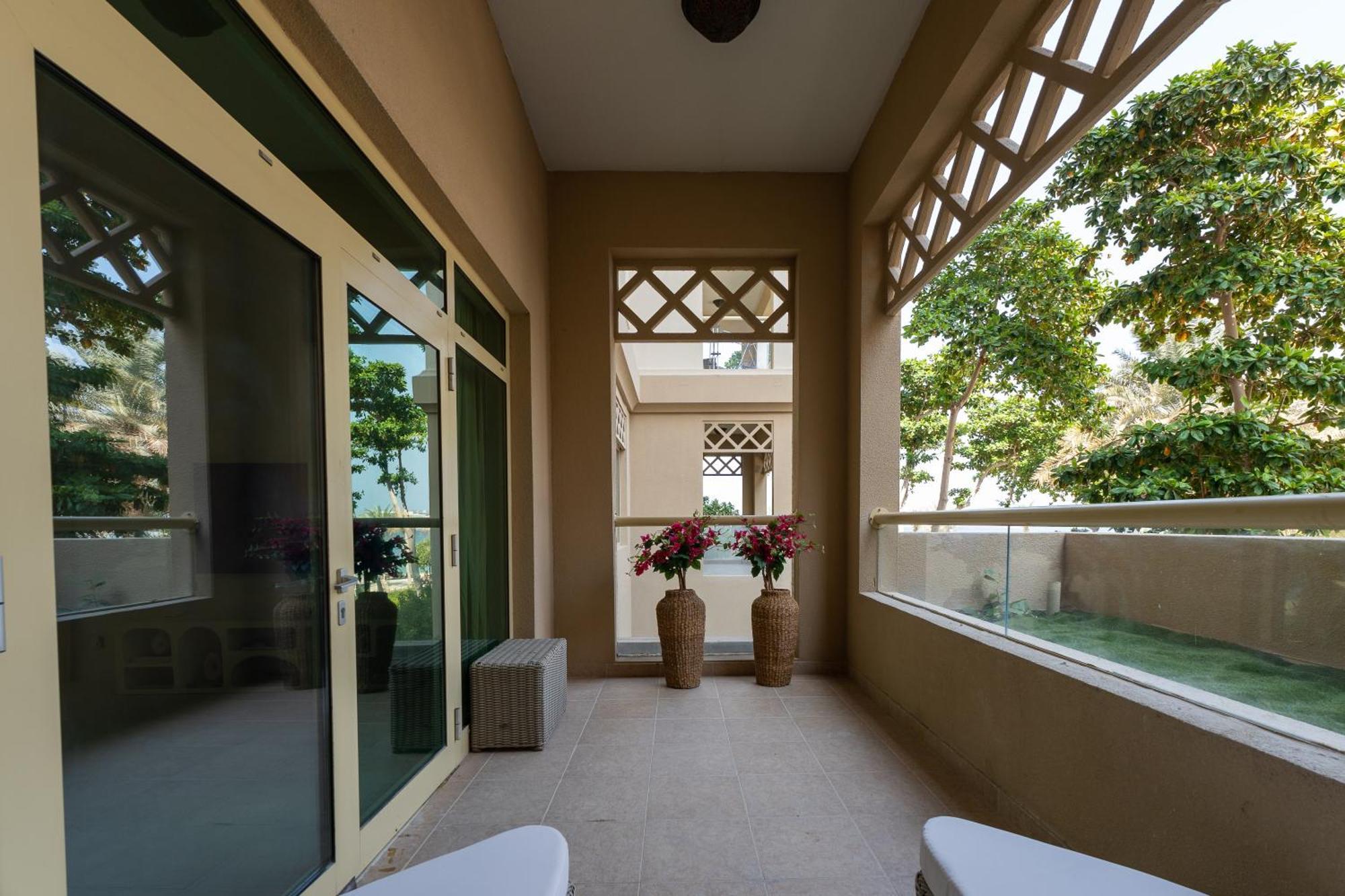 Shoreline 4, Palm Jumeirah - Mint Apartment