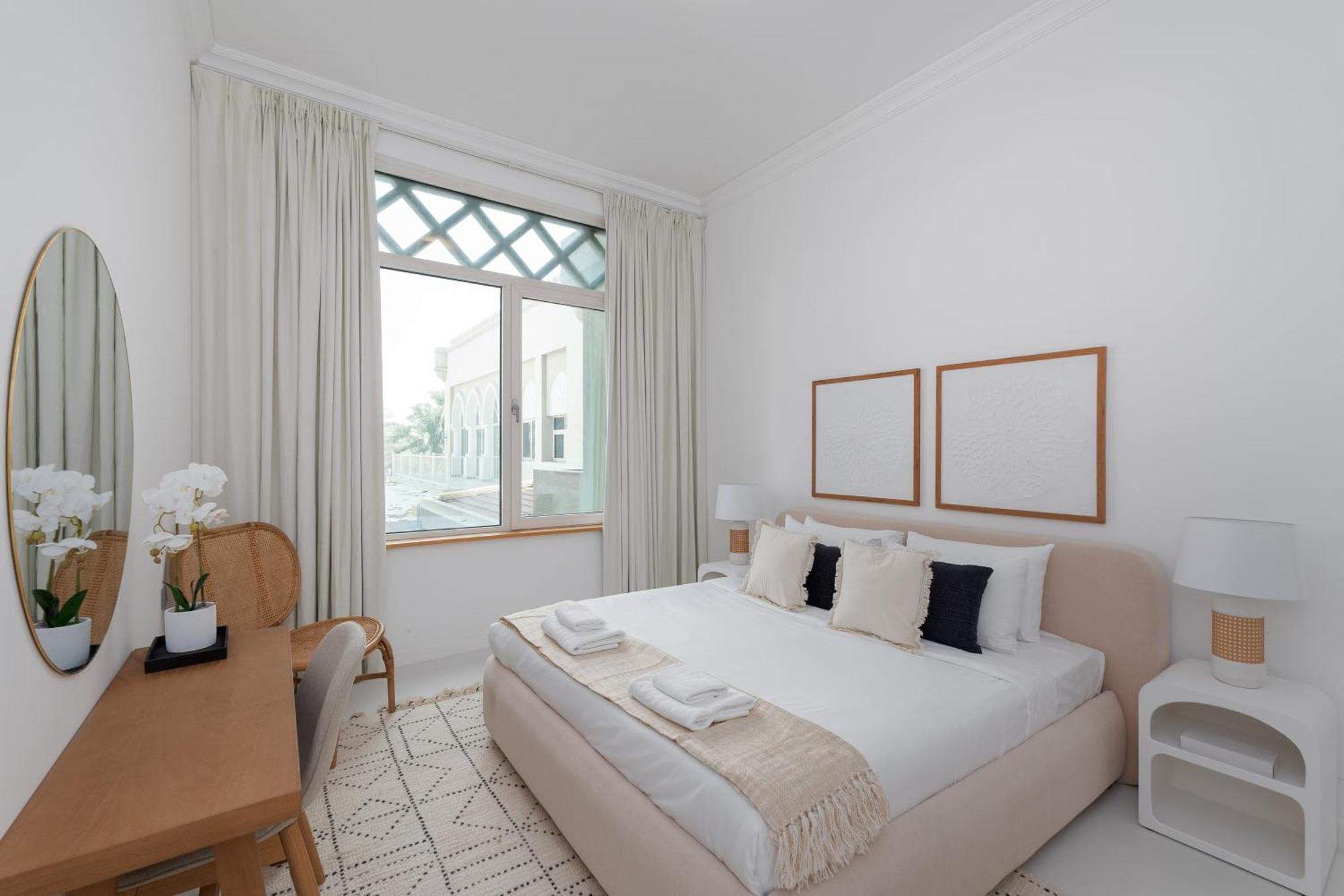 Shoreline 4, Palm Jumeirah - Mint Apartment