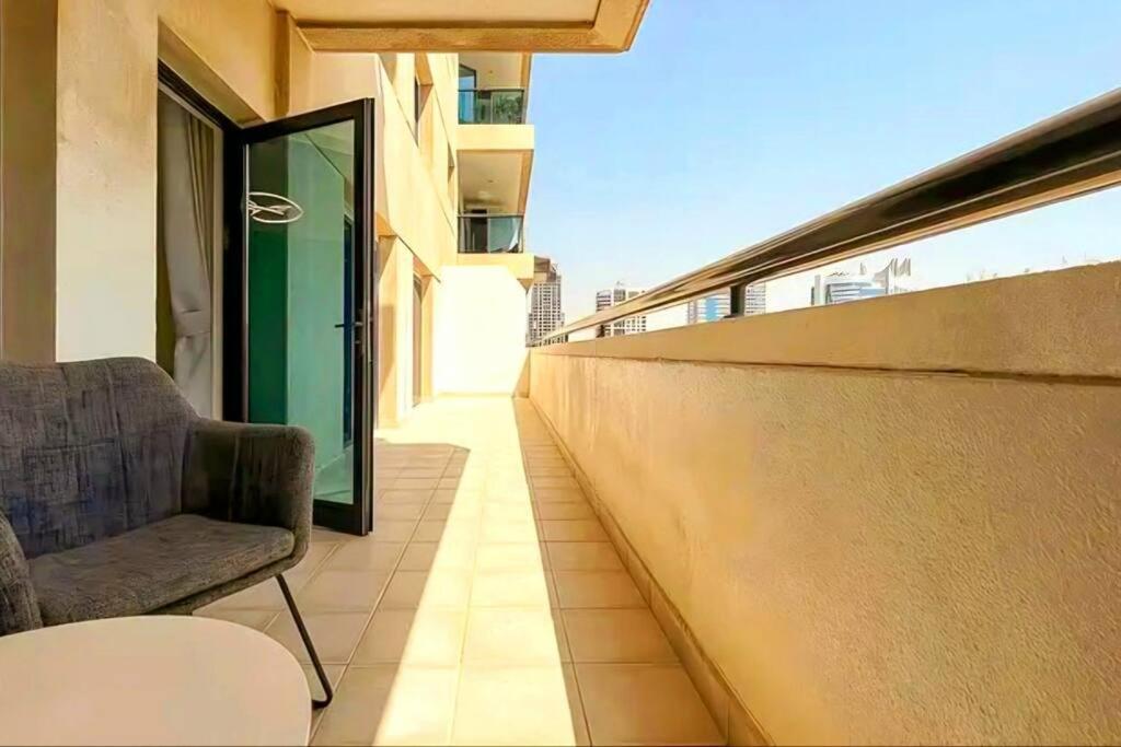 Apartment Spacious 2 Bedroom With View *