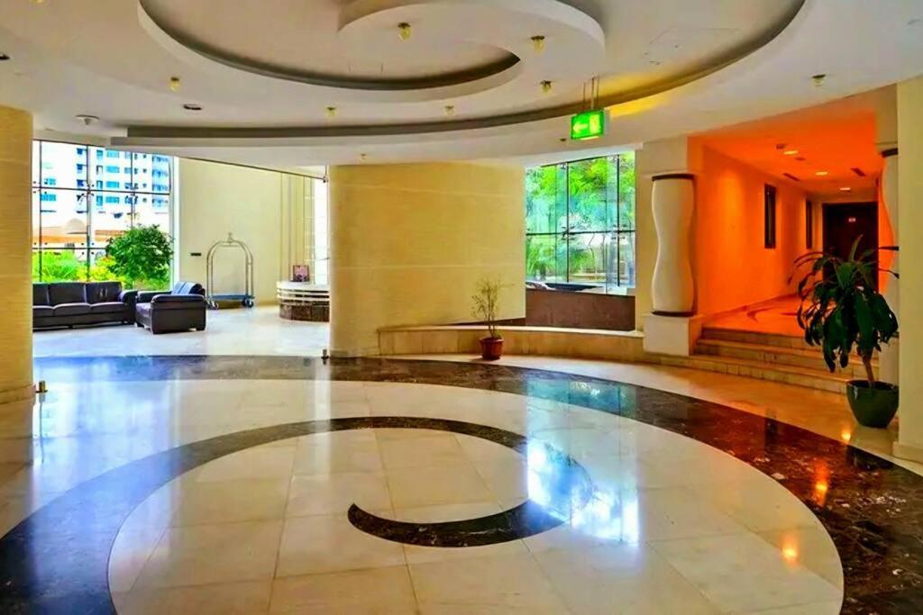 Apartment Spacious 2 Bedroom With View
