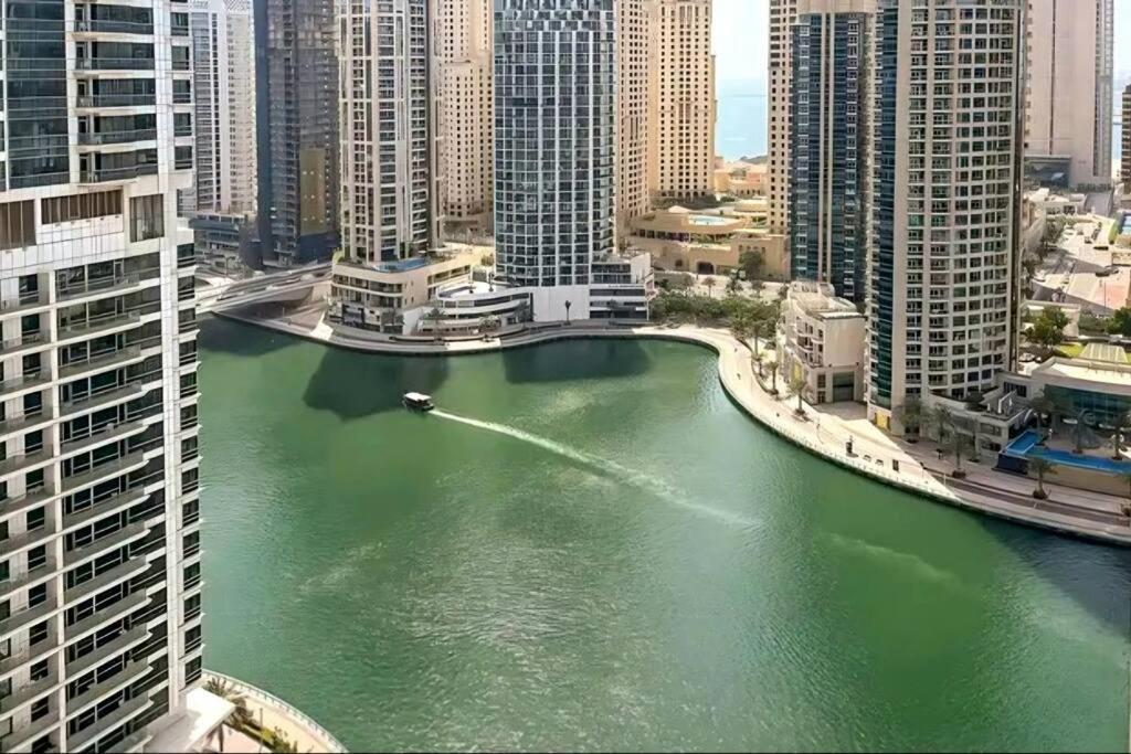 Apartment Spacious 2 Bedroom With View *