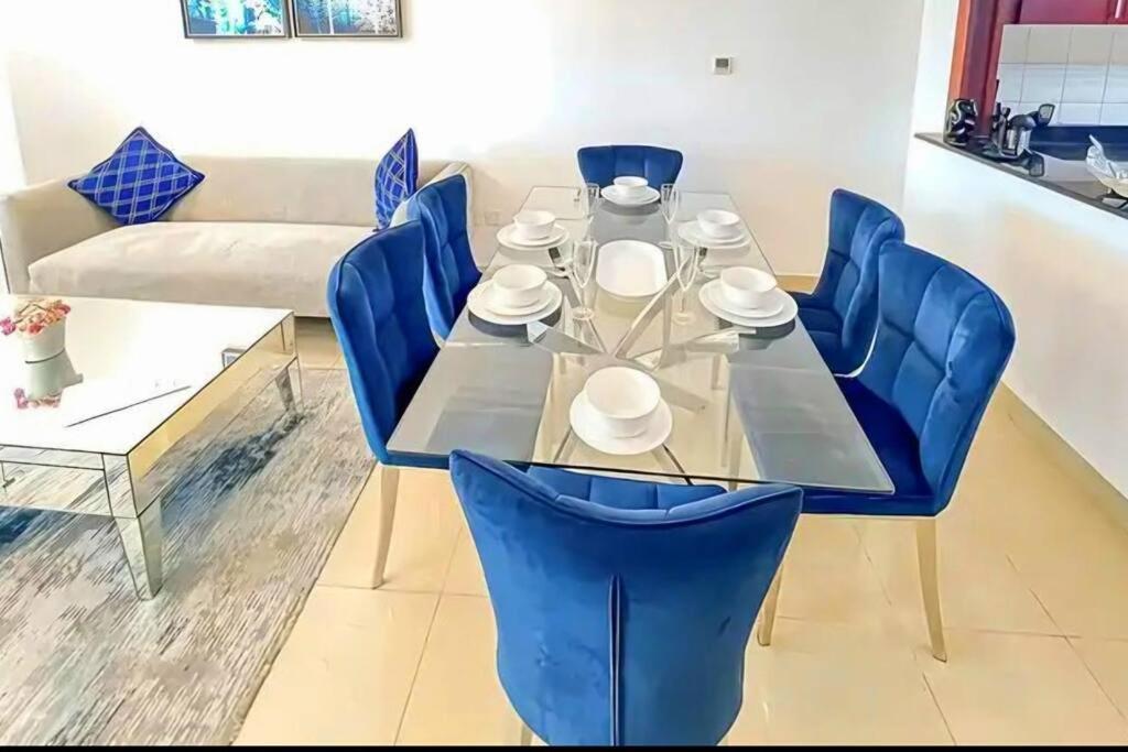 Apartment Spacious 2 Bedroom With View *