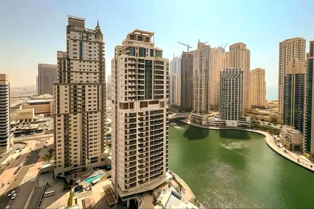 Spacious 2 Bedroom With View Apartment Dubai