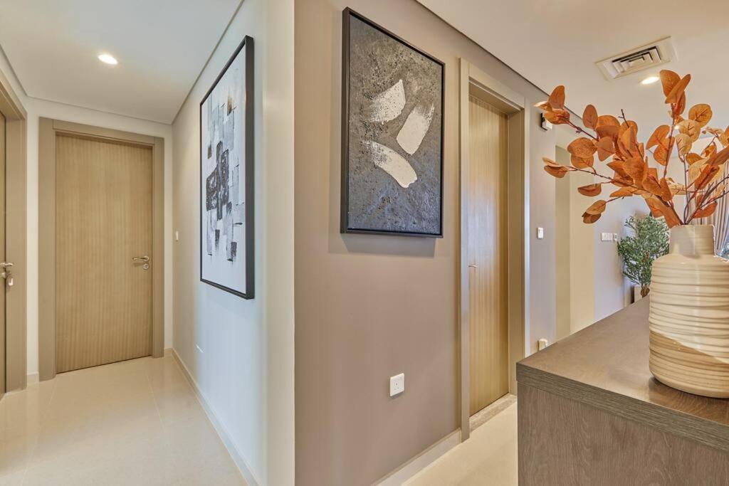 Apartment Easemytrip - Elegant 3br On 53rd Floor With Stunning Views Dubai