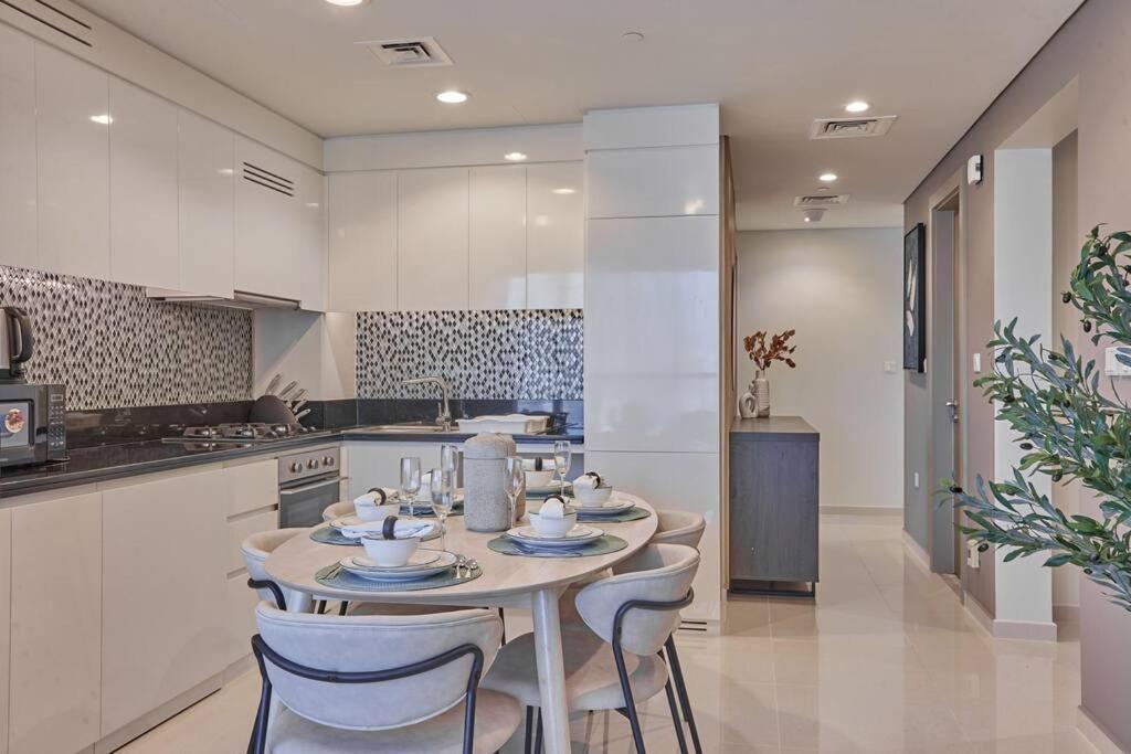 Easemytrip - Elegant 3br On 53rd Floor With Stunning Views Apartment *