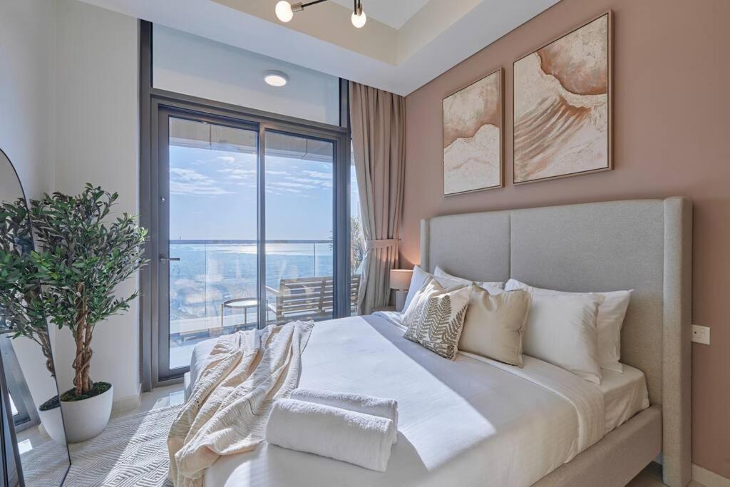 Easemytrip - Elegant 3br On 53rd Floor With Stunning Views * Dubai