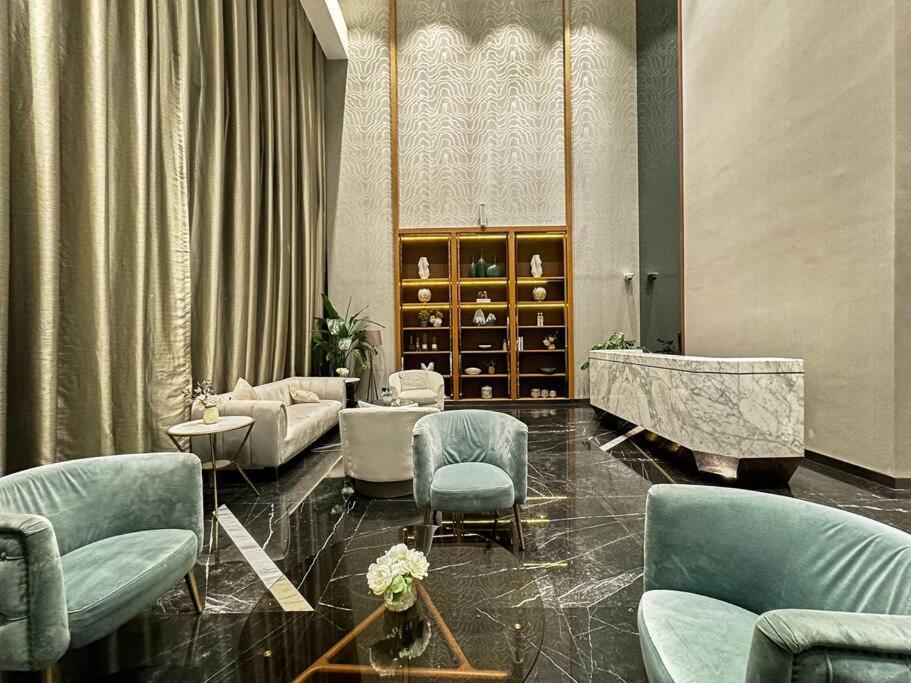 Easemytrip - Elegant 3br On 53rd Floor With Stunning Views * Dubai
