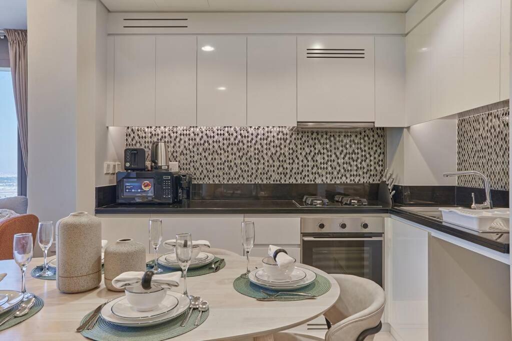 Apartment Easemytrip - Elegant 3br On 53rd Floor With Stunning Views *
